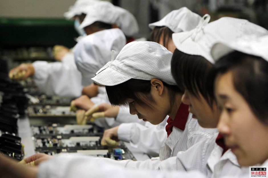这是电子岗位的富士康工作服图片 富士康工作服图片
