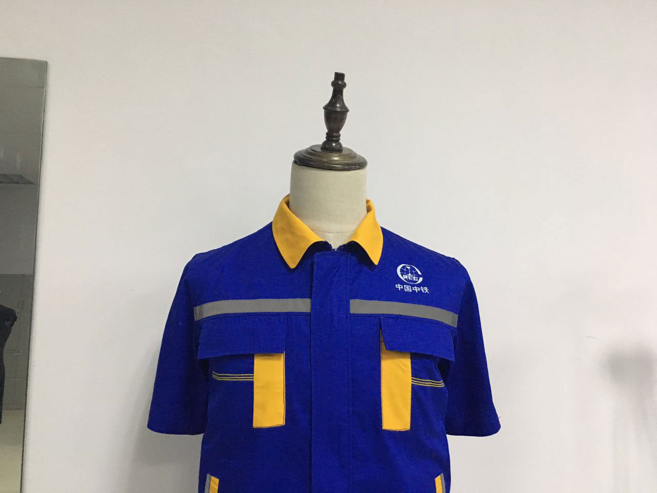 夏季工作服定做整体实物图 夏季工作服定做整体实物图