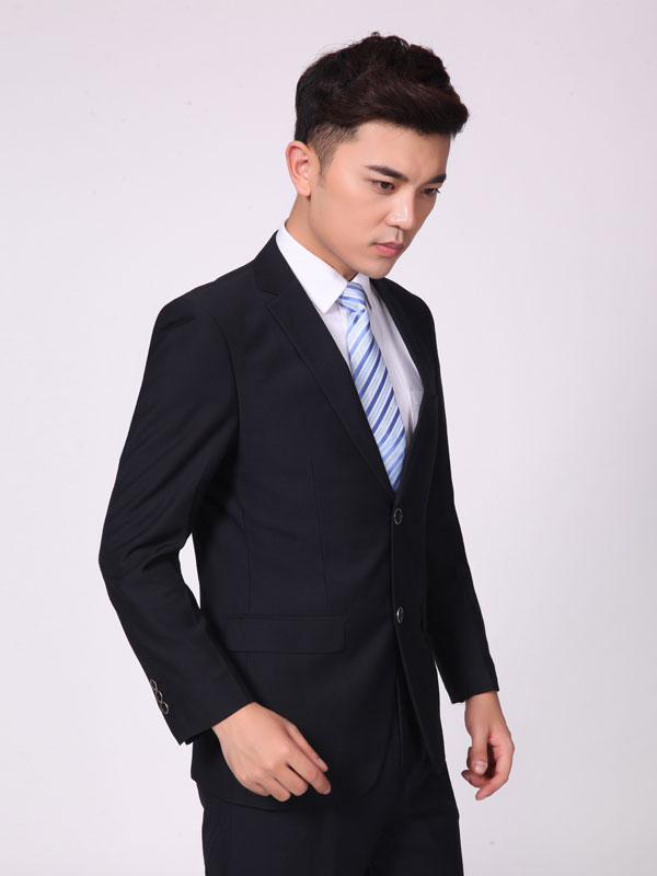 常州工作服定制,男士穿西服需要注意的小细节